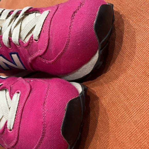 New Balance 574 Sneakers in Hot Pink and Blue size 7.5 US - Picture 7 of 10